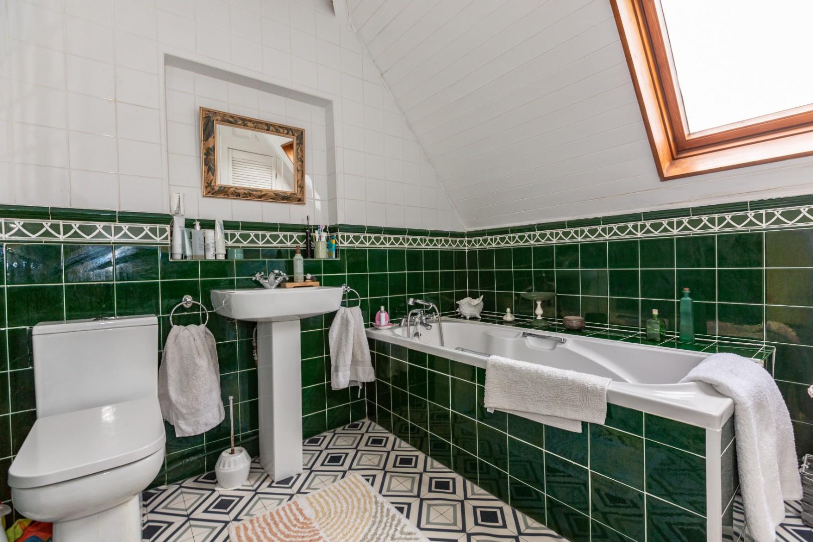 West Cross Lane, West Cross, Swansea, SA3 5LS